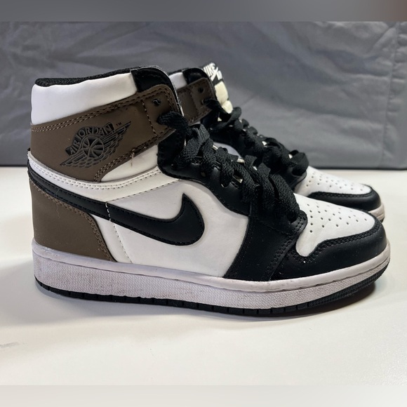 Jordan 1 Retro OG High Dark Mocha Shoes Women’s Size 5.5 - Picture 3 of 12